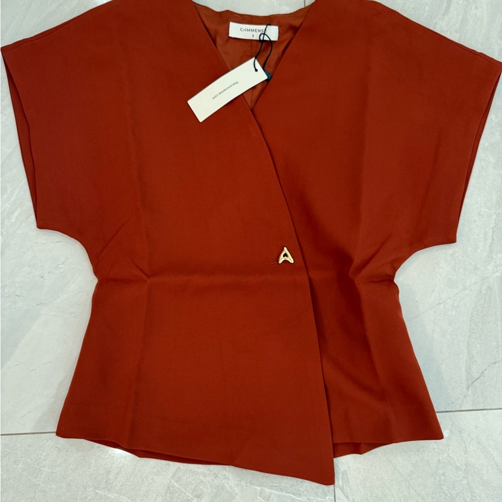 NWT Commense brown v neck